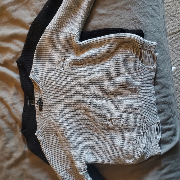 Distressed sweater bundle - Picture 1 of 3